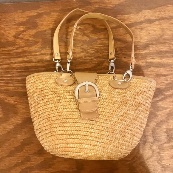 St. John's Bay Handbags - NWOT St. John’s Bay Tan Straw Satchel Summer Tote with Beige Trim